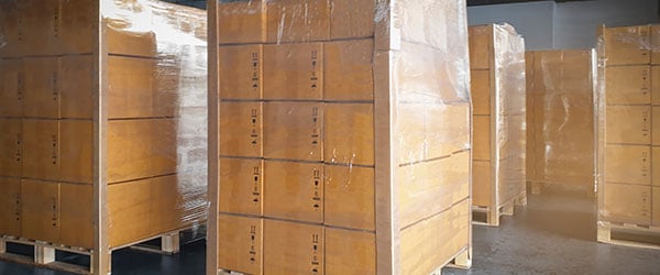 palletized shipment with edge protectors on